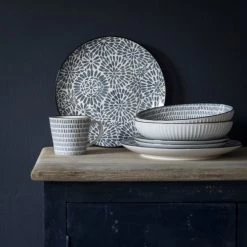 Maisons Du Monde Assiettes Plates Assiette Plate En Grès Blanc Motifs Graphiques Bleus - Lot De 4 -Assiettes Soldes Magasin assiette plate en gres blanc motifs graphiques bleus 1000 16 5 193238 3